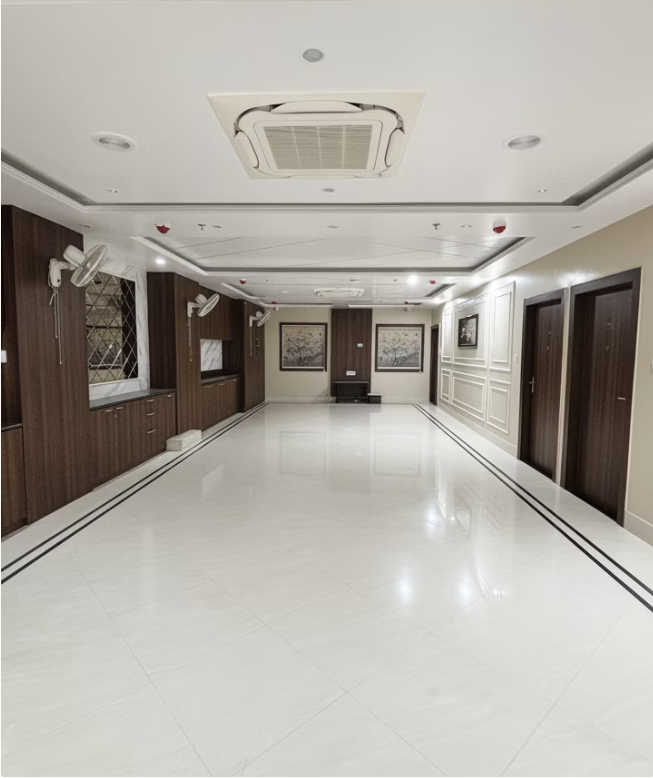 Hotel NV Grand banquet hall with an open floor layout and air conditioning
